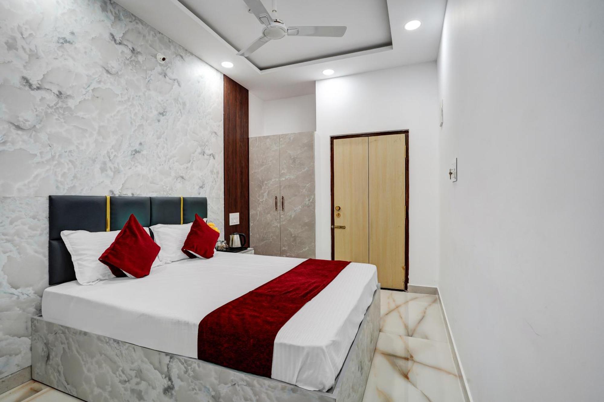 Hotel Sky Blue And Suites บังกาลอร์ ภายนอก รูปภาพ