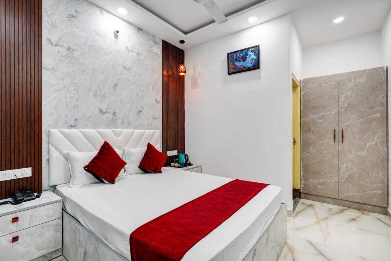 Hotel Sky Blue And Suites บังกาลอร์ ภายนอก รูปภาพ
