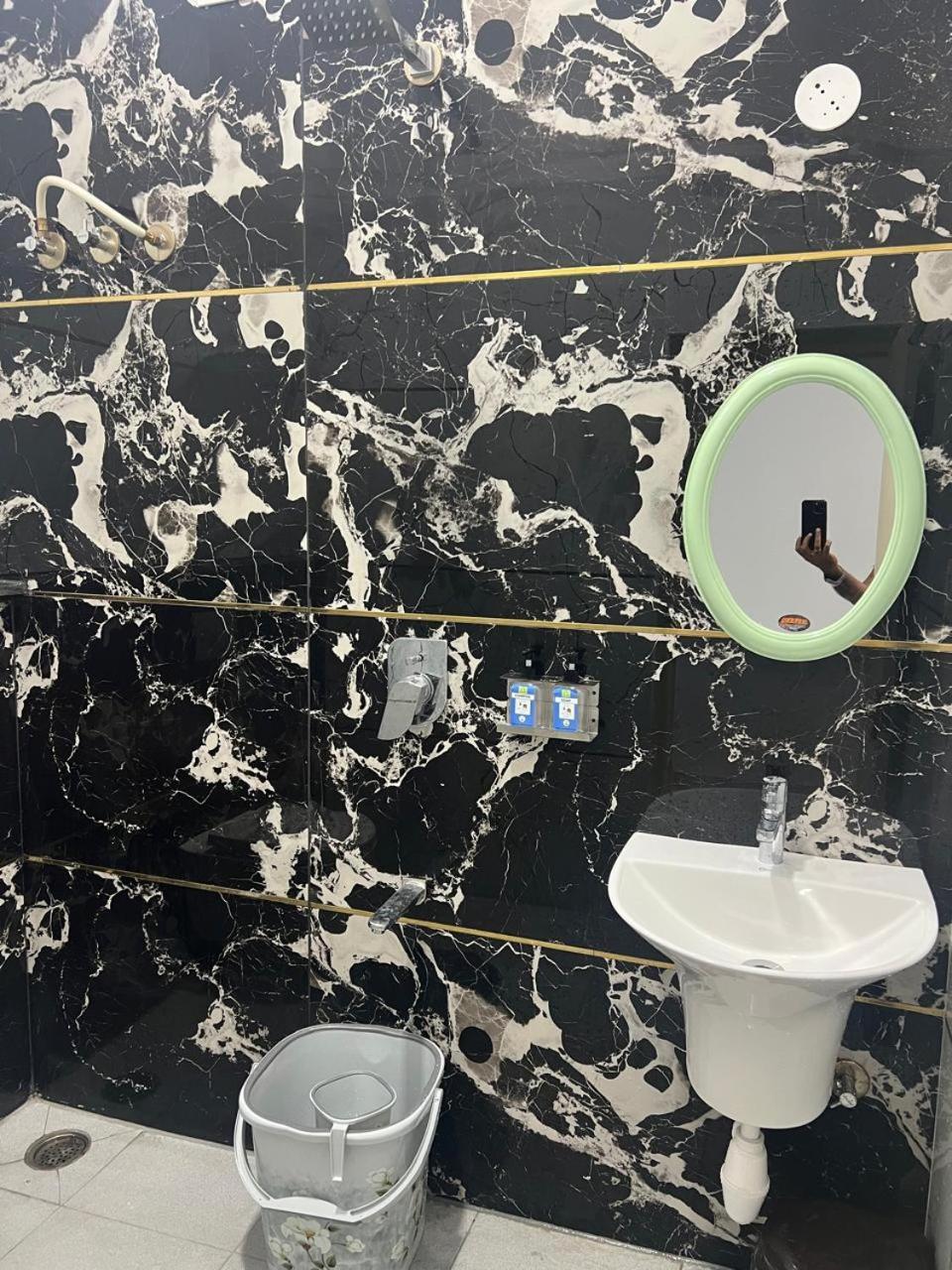 Hotel Sky Blue And Suites บังกาลอร์ ภายนอก รูปภาพ