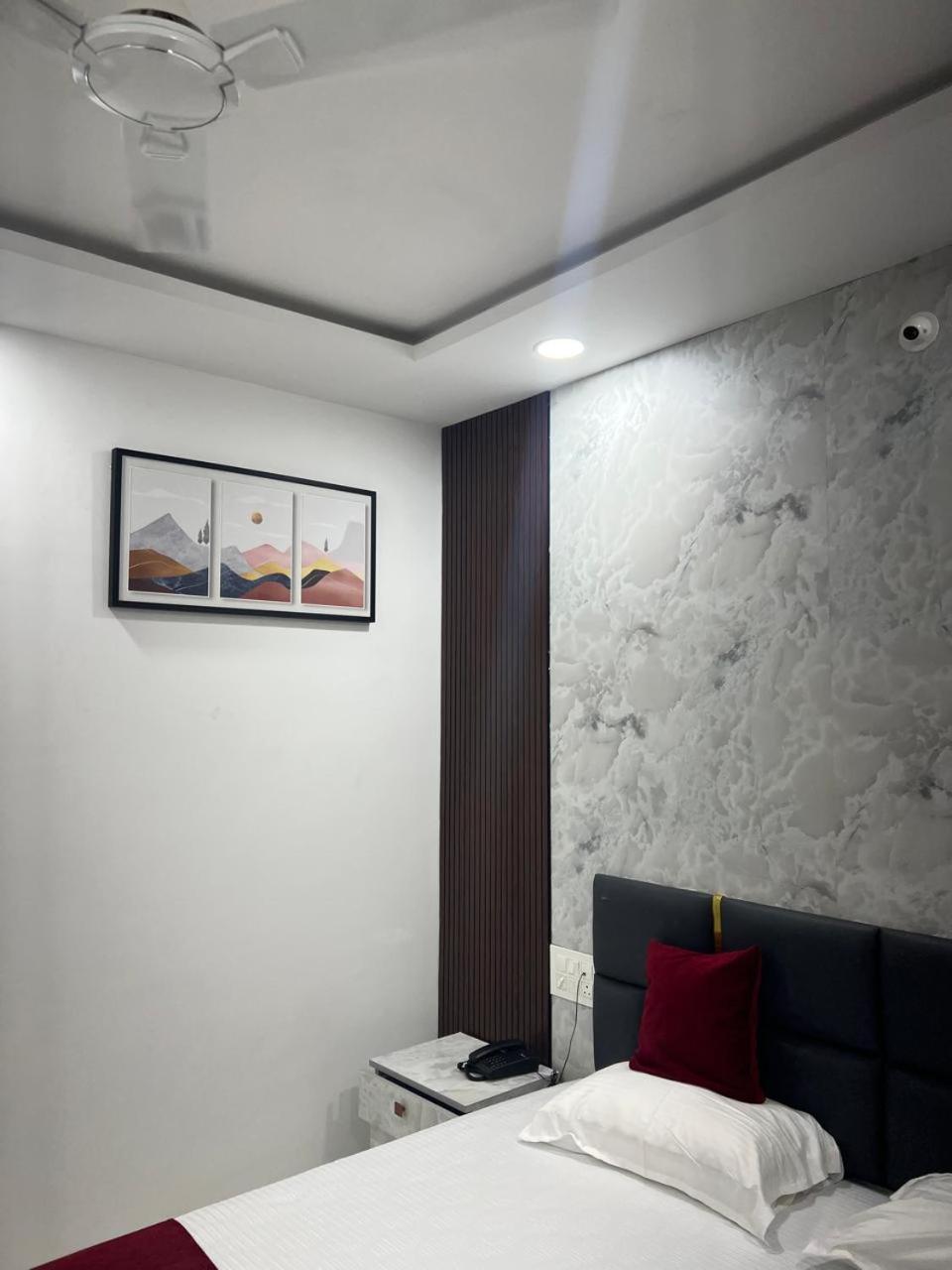 Hotel Sky Blue And Suites บังกาลอร์ ภายนอก รูปภาพ