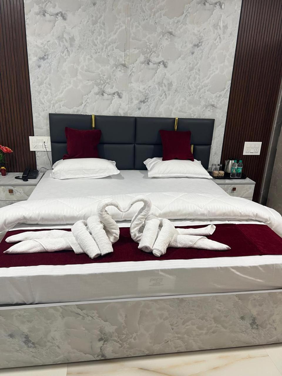 Hotel Sky Blue And Suites บังกาลอร์ ภายนอก รูปภาพ